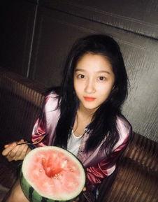 关晓彤娱乐吃瓜